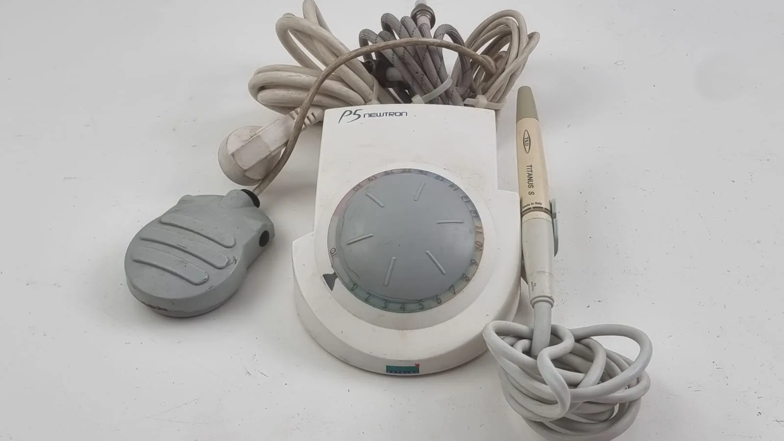 ACTEON Satelec Suprasson P5 Newtron Ultrasonic Generator & Hand piece