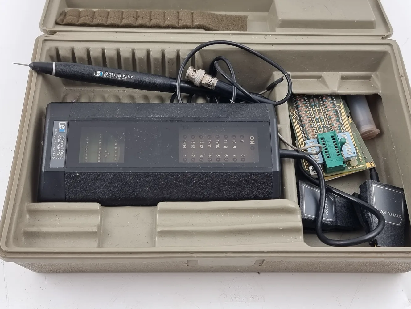 Hewlett Packard HP 10529A Logic Comparator with Original hard case and accessori