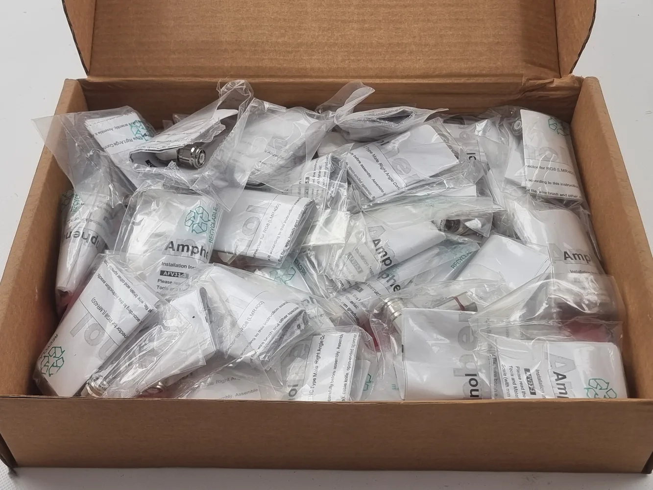 AFV33-3 Amphnol CON TNC PLUG 50R RA CLAMP TNCMA-LMR400 IP67 *Lot-of-35*