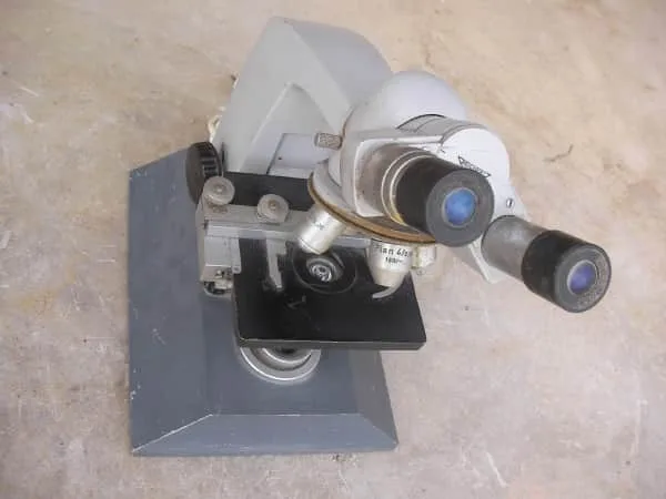 Reichert 300108 Tri Eyepiece Microscope with 3 optical macro lenses