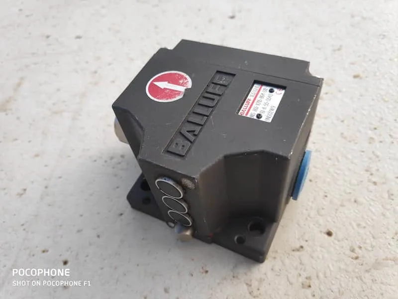 Balluff Automation Distributor-BNS 3 connectors - Safety position limit switch 2