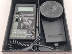 YFE Digital Light Meter model YF-1065 A - Lux Tester - in original  Carry Case