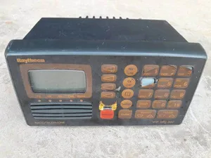 Raytheon VHF1000 DSC Radio Telefon without headphone