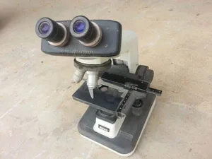 Nikon Alphaphot-2 YS2-T Professional Microscope W/2 Objectives