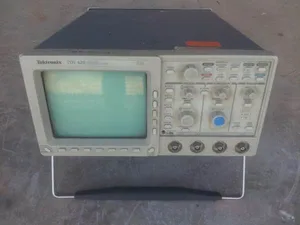 TEKTRONIX TDS420 FOUR CHANNEL DIGITIZING OSCILLOSCOPE M4451