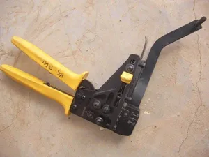 Crimpers  Crimping Tools  HARTING 09990000597 - DIN Bandoliered Hand Crimp Tool