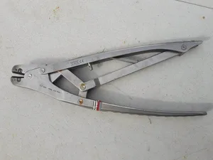 Geomed ol 620-28 clamp  Stainless Surgical cutting device